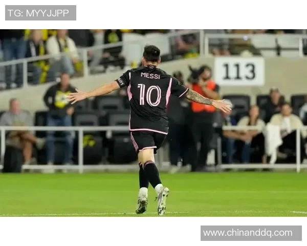 足球现役球星外号大揭秘：从梅西小跳蚤到C罗炮弹背后的故事